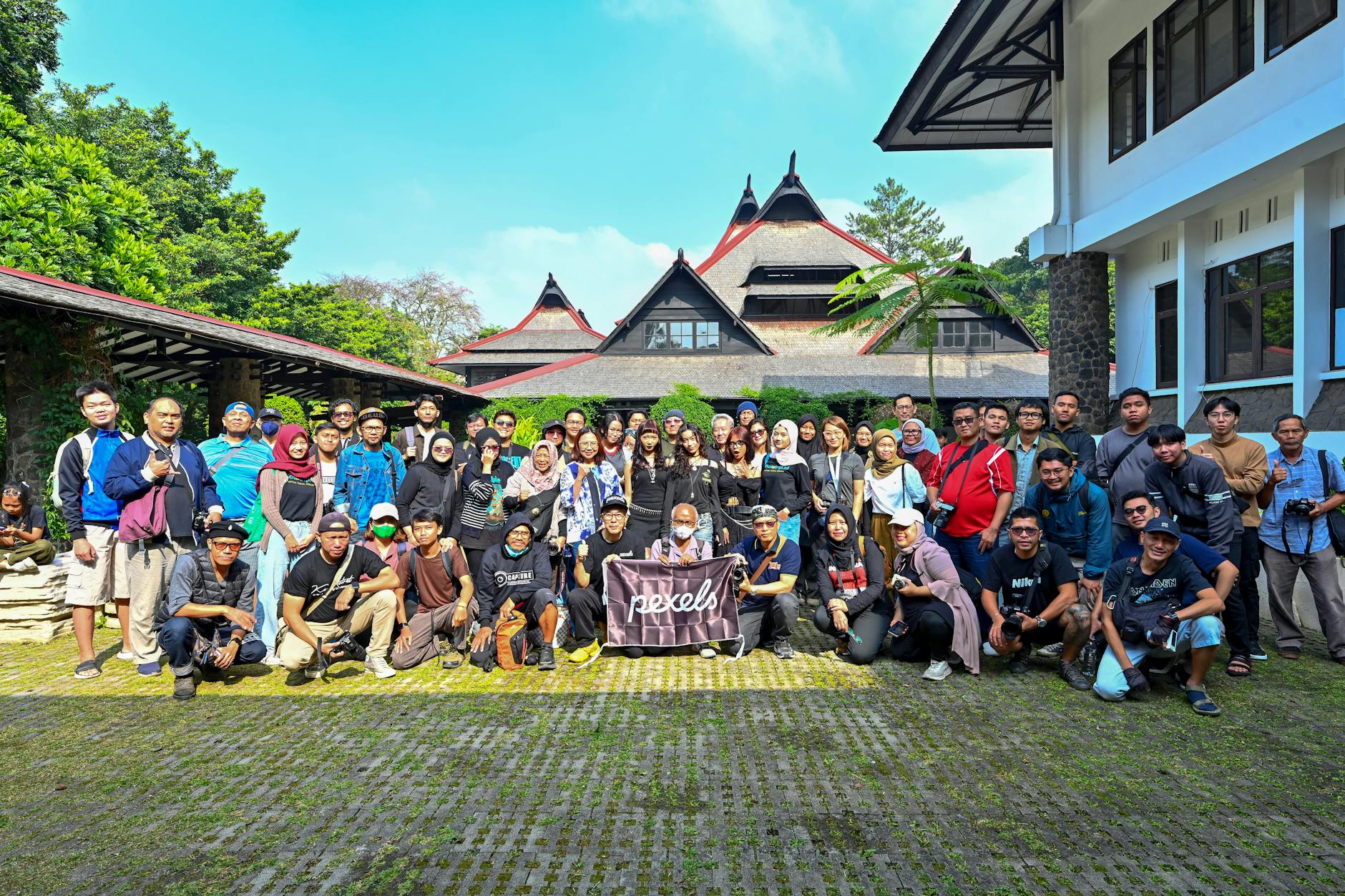 Penerbit Refika Aditama adalah salah satu penerbit buku terkemuka di Indonesia yang menyediakan berbagai jenis buku untuk memenuhi kebutuhan pembaca