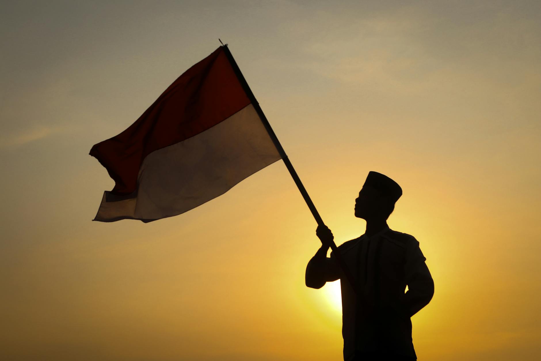 Gambar logo penerbit Uwais Inspirasi Indonesia sebagai salah satu penerbit buku terkemuka di Indonesia yang menyediakan berbagai macam buku dengan tema inspiratif dan motivatif.