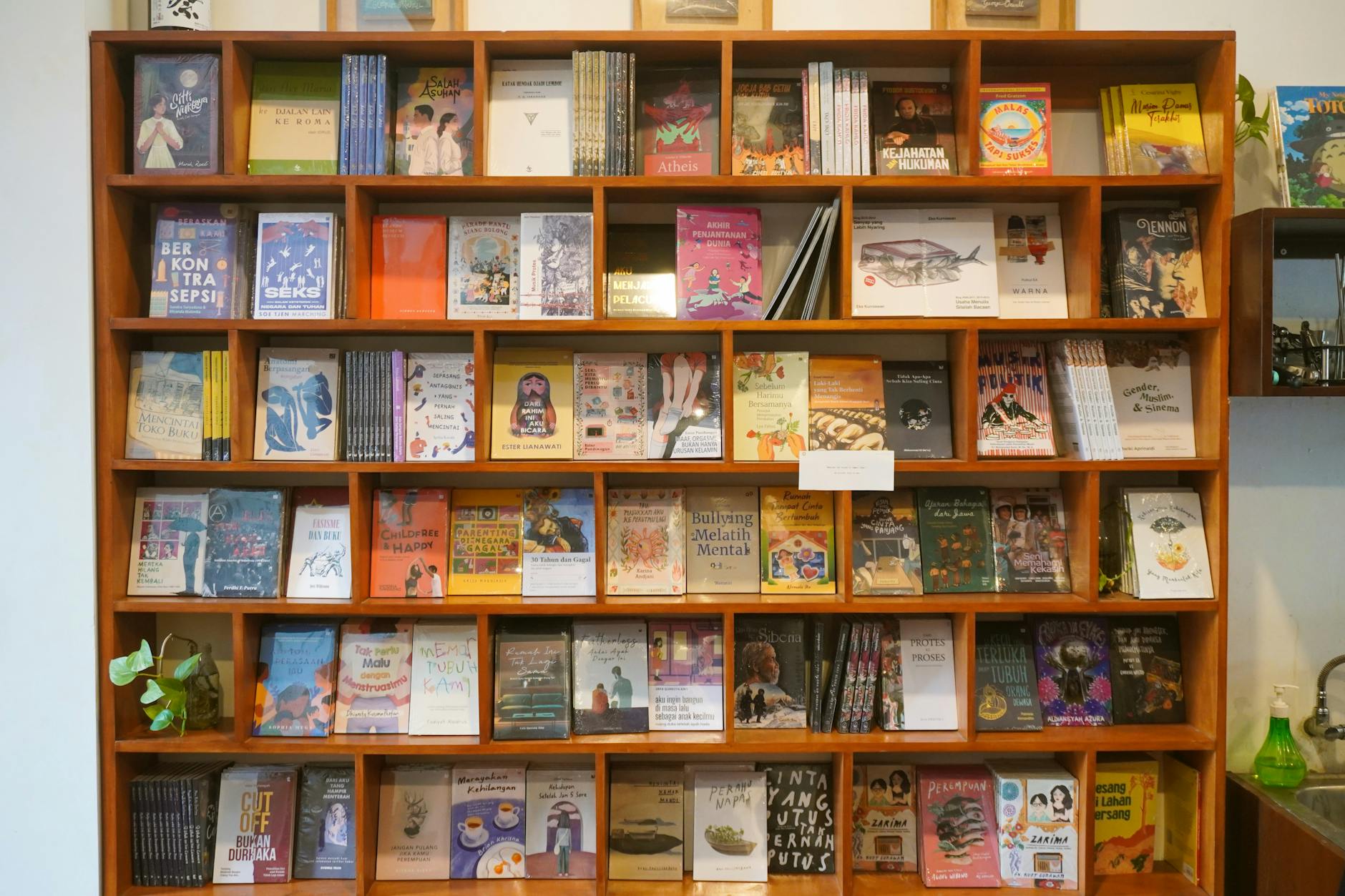 Rahasia Di Balik 5 Tempat Penerbitan Novel Paling Berpengaruh di Dunia yang Belum Pernah Kamu Ketahui Sebelumnya post thumbnail image