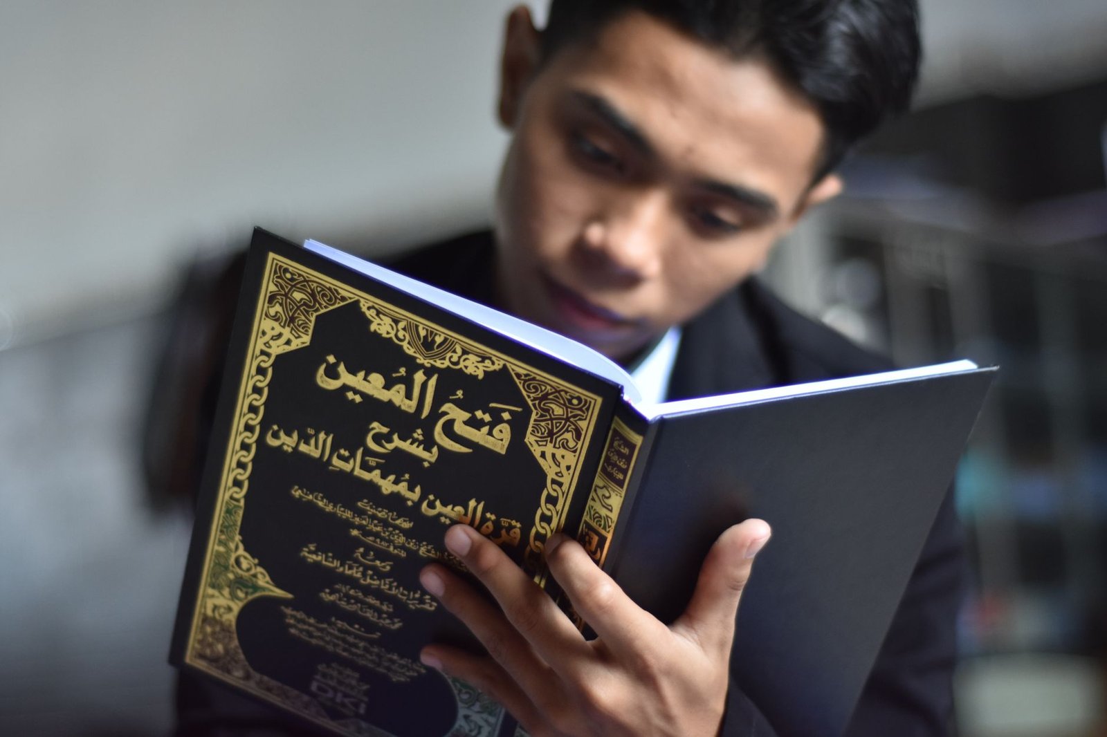 Penerbit Pustaka Hidayah sebagai salah satu penerbit buku Islam terkemuka di Indonesia menyediakan berbagai judul buku yang membahas tentang ajaran agama Islam dan kehidupan sehari-hari dengan visi menyebarkan ilmu pengetahuan dan nilai-nilai islami kepada masyarakat luas